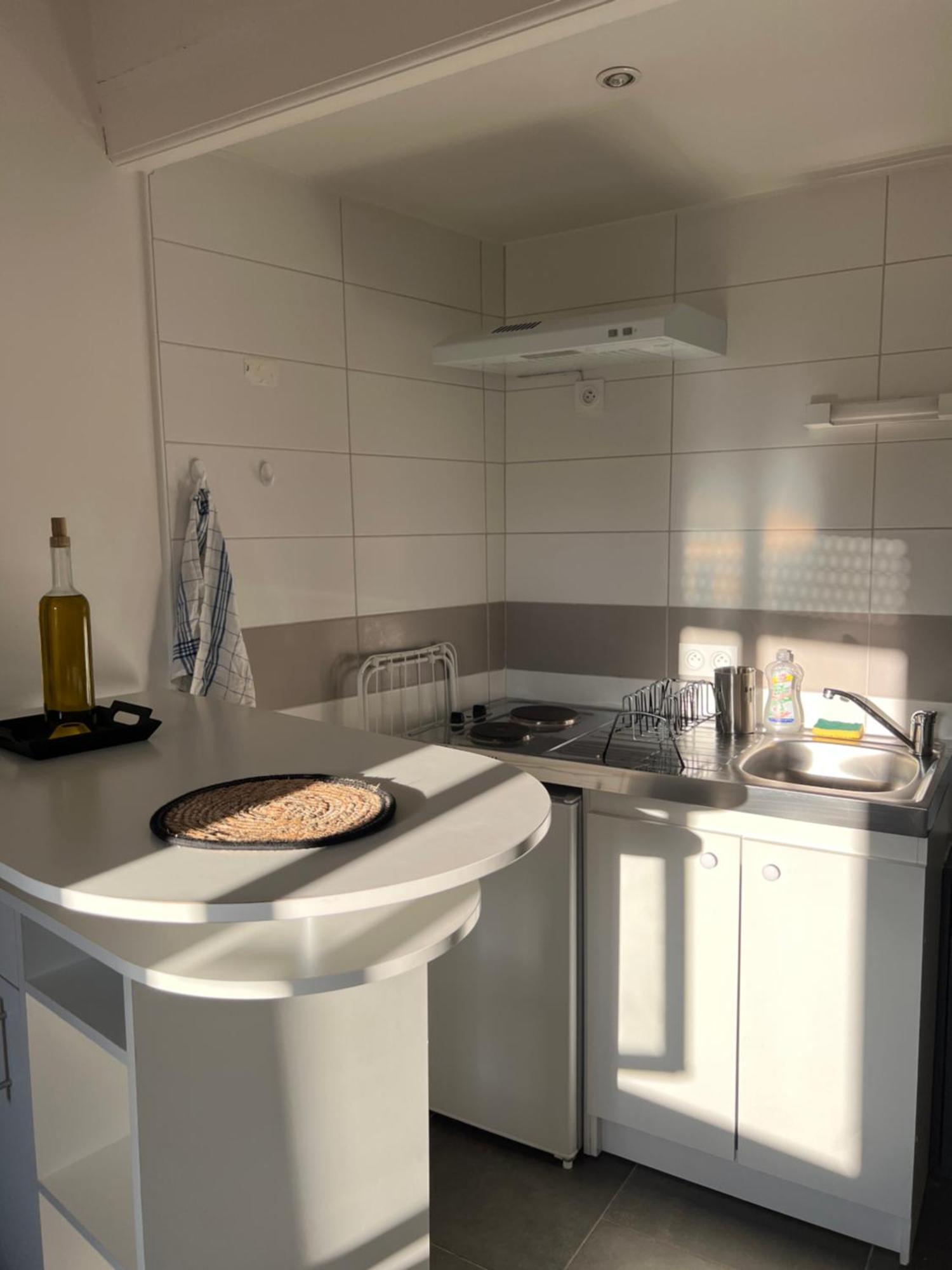 Cosy Studio Hyper Centre Avec Kitchenette & Climatisation Carpentras Exterior foto